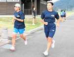 本番に向けて最後の調整にあたる初出場の西城陽の選手ら＝３０日、鳥取県湯梨浜町長和田
