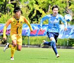 米子元気ＳＣ―福山シティＦＣ　米子元気ＳＣは溝上（右）が左サイドから好機を演出する＝どらドラパーク米子球技場