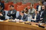 　国連安保理の緊急公開会合で発言するロシアのポリャンスキー国連次席大使（手前中央）＝昨年１月、ニューヨークの国連本部（共同）