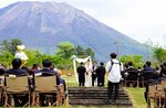 大山を望む会場で開かれたアウトドアウエディング