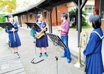 部員たちを指導する伊勢さん