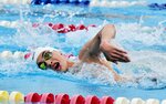 男子１５００㍍自由形決勝で、大会記録に迫る１６分３５秒２０で頂点に立った小笹慶太＝県営東山水泳場