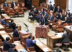 　岸田首相（中央）が出席して開かれた衆院政治改革特別委＝５日午後