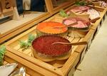 　ベッセルイン高田馬場駅前の海鮮丼コーナー＝東京都新宿区