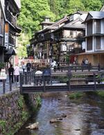 　銀山温泉の街並み＝２０２４年５月、山形県尾花沢市
