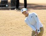 　練習ラウンドで調整する渋野日向子＝紫ＣＣすみれ