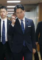 　東京・永田町の自民党本部を訪れた小泉進次郎氏＝２１日午後