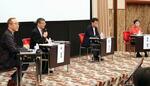 　パネルディスカッションで話す音好宏さん（左から２人目）ら＝２８日午後、東京都千代田区