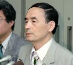 　一九八〇年に東京で押なつを拒否し、当時「たった一人の反乱」と呼ばれた韓宗碩さん。１、２審で罰金１万円の有罪判決を受けた上告審では、昭和天皇死去に伴う大赦により免訴判決が言い渡された。韓さんは指紋拒否罪が大赦令対象とされたため、憲法違反を訴え、審理の上で無罪とするよう要求していた。記者会見する韓さん＝１９８９年７月１４日、最高裁
