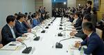 　首相官邸で開かれた孤独・孤立対策推進本部の会合＝２７日午前