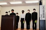 【伝える】平和記念資料館（広島市）やホロコースト記念館（広島県福山市）での学習で感じた思いを発表する中学生グループ「ひまわり」のメンバー