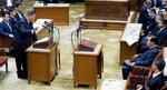 　党首討論で立憲民主党の野田代表（右手前から３人目）の質問に答弁する石破首相（左）＝２１日午後