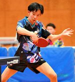 男子個人シングルス　フルゲームに持ち込み栄冠をつかんだ鳥取城北の田中陽大＝琴浦町総合体育館