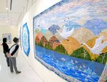 壁一面を豪華に彩るキルトの大作