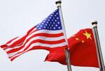 　米国と中国の国旗（ロイター＝共同）