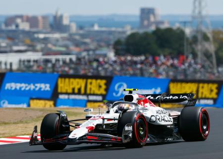 　フリー走行するレッドブルの角田裕毅＝鈴鹿サーキット