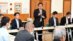冒頭にあいさつをする広田市長（中央）＝３１日、ＪＲ倉吉駅構内のエキパル倉吉