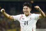 　日本―イスラエル　試合終了間際、決勝ゴールを決め、ガッツポーズする細谷＝ナント（共同）