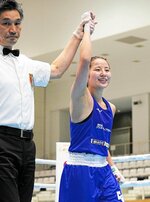 女子ライトフライ級で優勝した木下鈴花＝２６日、東京都の墨田区総合体育館