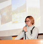 取り組んでいる活動を紹介する移住者＝９日、新温泉町湯の旅館「佳泉郷　井づつや」