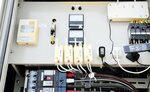 変電設備に設置されているＥＭＳセンサー（写真中央）