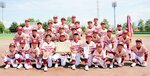 ２連覇を飾った宮ノ下スポーツ少年団＝美保球場
