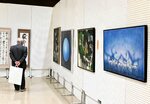 個性豊かな作品が並ぶ会場＝３日、北栄町北条農村環境改善センター