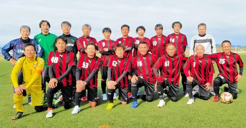 ５０歳以上の部で５年ぶりに優勝したオールドゥキッカーズ
