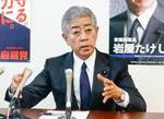 　記者会見する岩屋外相＝１９日午後、大分県別府市