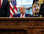 　英国との貿易合意に関して米ホワイトハウスで記者会見するトランプ大統領＝８日、ワシントン（ロイター＝共同）