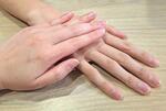 　友情結婚したサツキさん（左）とミナトさん