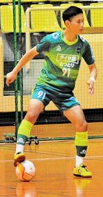 先制点を含め２得点の活躍を見せた井勢＝山口県萩市民体育館