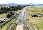 延伸する北条湯原道路。写真手前が関金方面＝倉吉市内（鳥取県提供）