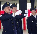 宣誓文を力強く読み上げる自衛官候補生