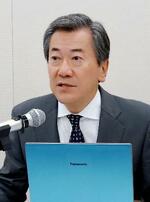 　講演する山上信吾前駐オーストラリア大使＝１２日午後、国会