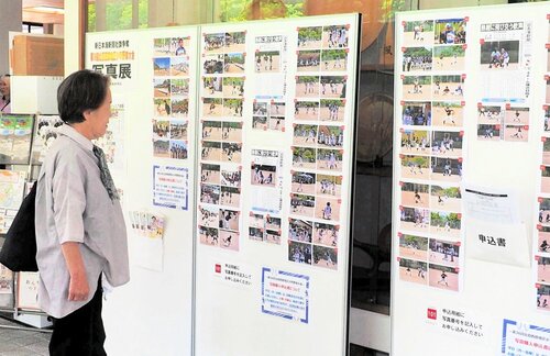 熱戦の写真を展示する特設コーナー