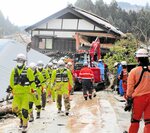 輪島市の土砂災害現場で活動する西部消防局の隊員ら（西部消防局提供）