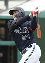 　５回オリックス１死、紅林が左越えに本塁打を放つ＝楽天モバイルパーク