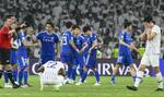 　アルアインに敗れ、初優勝を逃した横浜Ｍイレブン。中央は喜田＝アルアイン（共同）