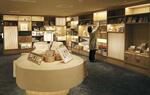 　「定山渓第一寶亭留　翠山亭」の中にある「風呂屋書店」＝２０２５年３月、札幌市の定山渓温泉