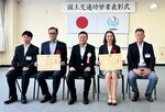 表彰式に出席した受賞団体の代表ら
