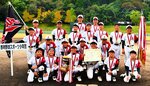 初優勝を飾った赤碕野球スポーツ少年団＝倉吉市営野球場