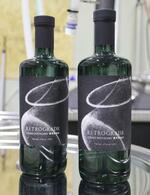 　南亜太良さんらが製造・販売するジン「ＲＥＴＲＯＧＲＡＤＥ」＝北海道鷹栖町