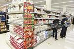 　スーパーのコメ売り場＝２月、東京都内