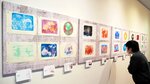 個性豊かな版画作品やデジタルアートが並ぶ会場