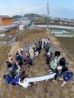 　インドネシアから来日した著名人も参加して開かれたモスク建設予定地での集会＝２０２４年１月、横浜市