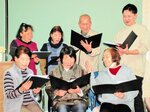 朗読劇の練習を重ねるメンバーら