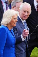 　イタリア訪問中のチャールズ英国王（右）とカミラ王妃＝８日、ローマ（Ａａｒｏｎ　Ｃｈｏｗｎ／ＰＡ通信＝共同）