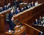 　衆院本会議で代表質問する立憲民主党の野田代表（手前）＝２日午後