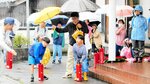 消火器の使い方を学ぶ細田区民＝２５日、新温泉町細田公民館
